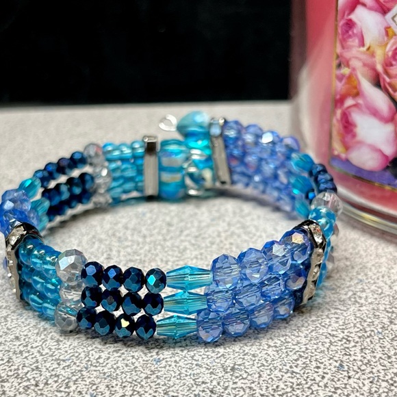 Victorian look blues and silver cuff -stunning - Picture 7 of 7